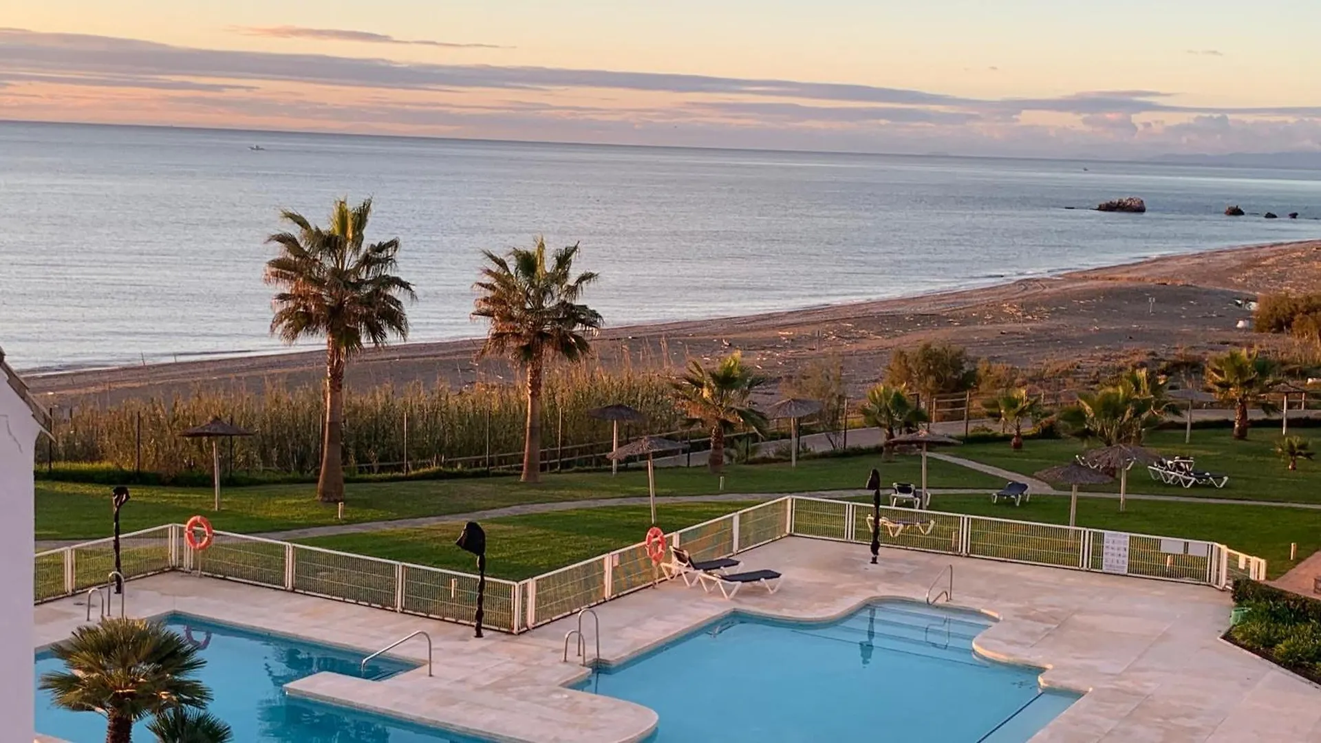 First Line Beach-Amazing Seaview - La Duquesa-Estepona Bahia de Casares